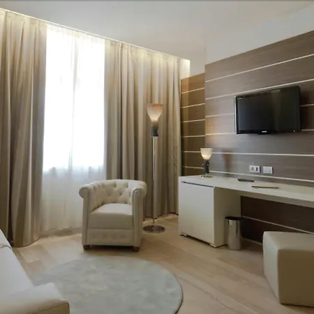Hotel Glamour 4*