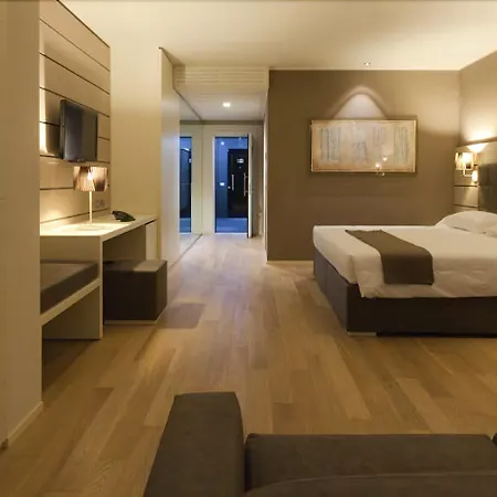 Glamour Hotel 4*