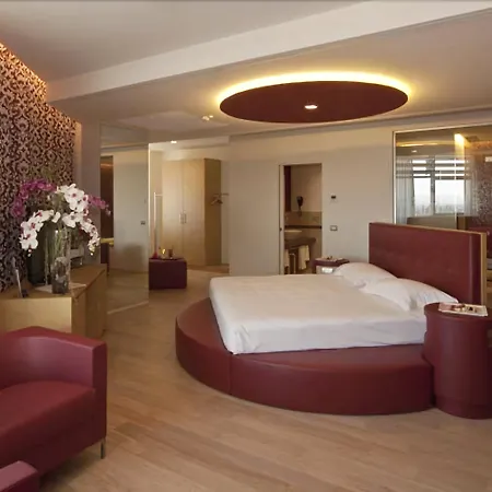 Glamour Hotel 4*