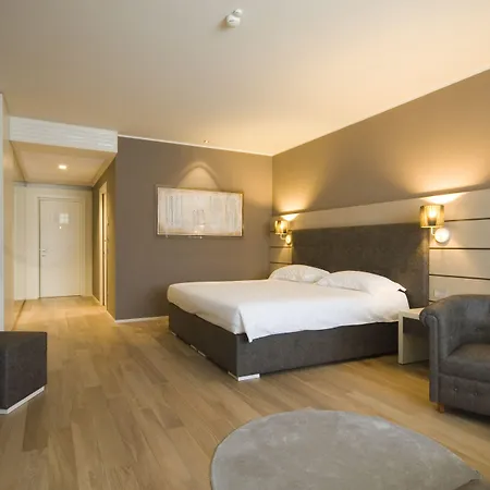 Hotel Glamour 4*