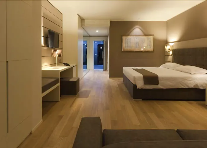Glamour Hotel 4*