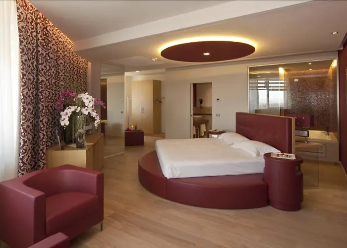Glamour Hotel 4*