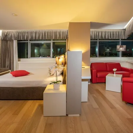 Hotel Glamour 4*
