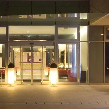 Glamour Hotel 4*